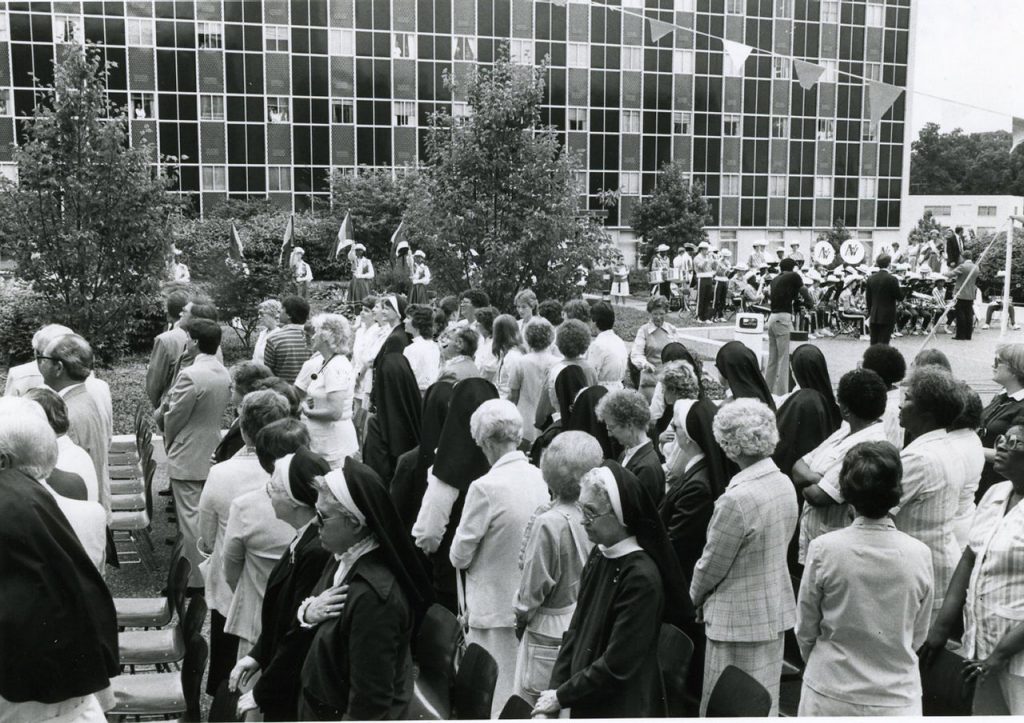 505.00229_audience_at_dedication