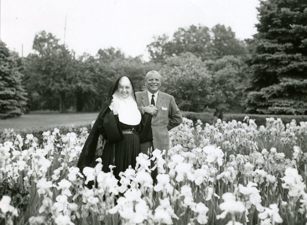 MO-505.00206_sr_m_rene_higgins_and_mr_von_gontrard_in_garden