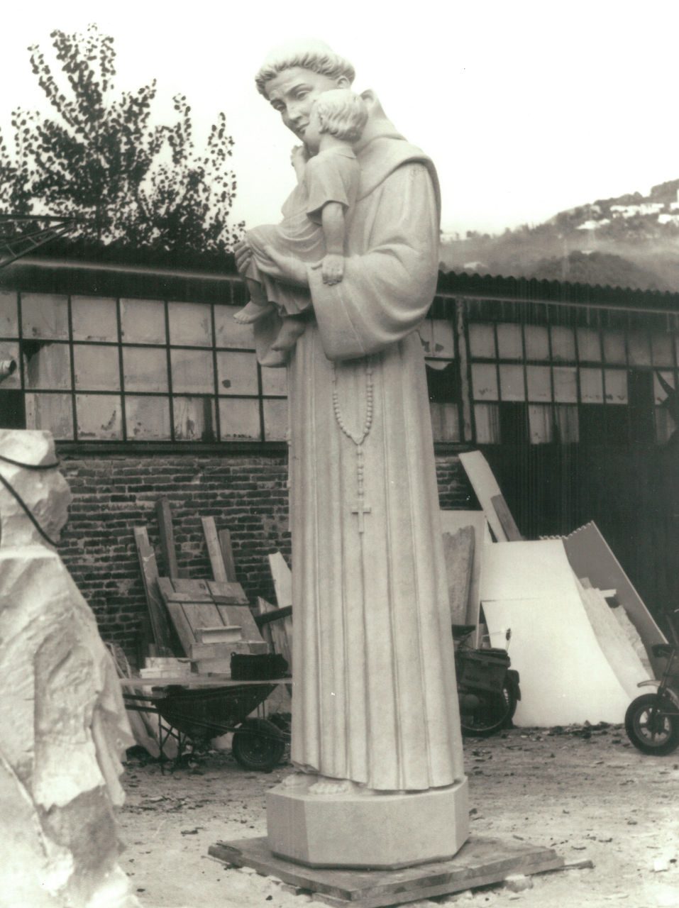 his_sts_st_anthony_of_padua_holding_a_child_statue