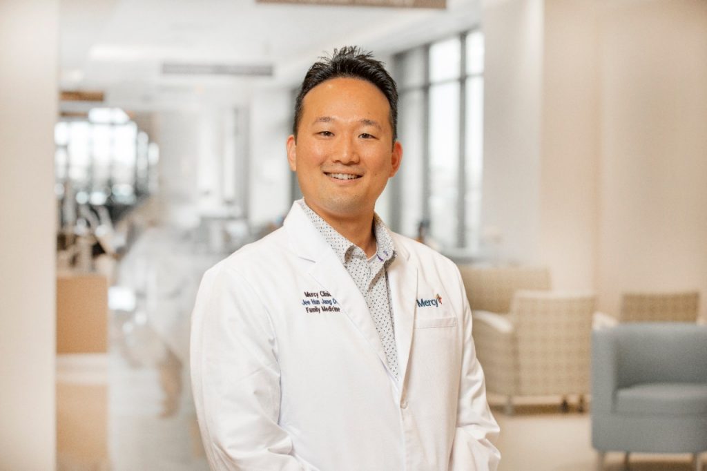 Head shot of Dr. Jee Hun Jang in a white lab coat.