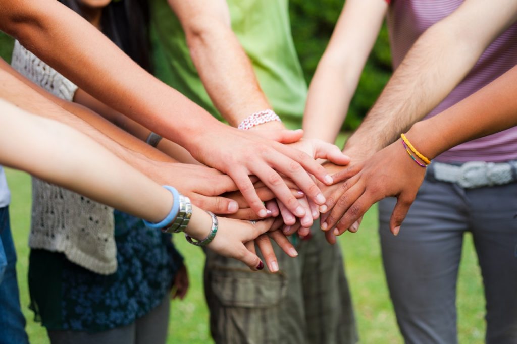 MRC_FY20_Mercy_Adolescent_Young_Adult_Cancer_Patient_Handbook_BK_iStock-122770158