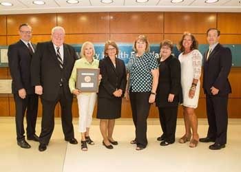 Pictured left to right: Dr. Alan Scarrow, president of Mercy Springfield Communities; Robert Bezanson, chairman of the board at Mid-America Transplant;
Marcie Saylor, widow of the late Dr. Saylor; Linda Bollenbach, consultor for Mercy’s ethics department; Jean Gruetzemacher, vice president of the Mercy Health Foundation in Springfield;
Diane Brockmeier, president and CEO at Mid-America Transplant; Judy Phillips, board member.
