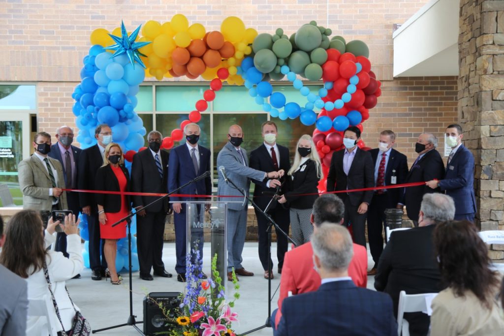 Leaders from Mercy, Kindred Healthcare, ACHE along with local and state officials help cut the ribbon the new Mercy Rehabilitation Hospital Fort Smith.