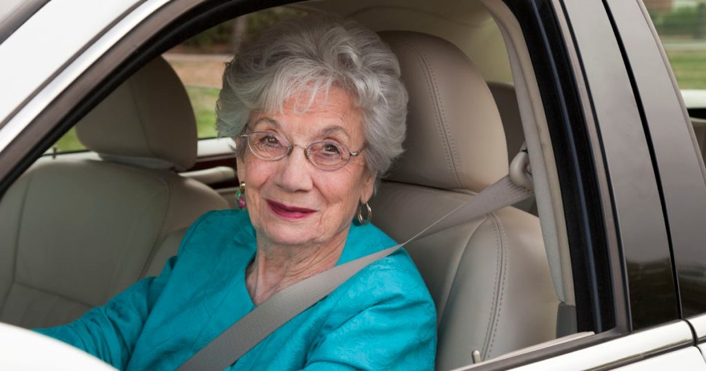 senior-seatbelt-driver