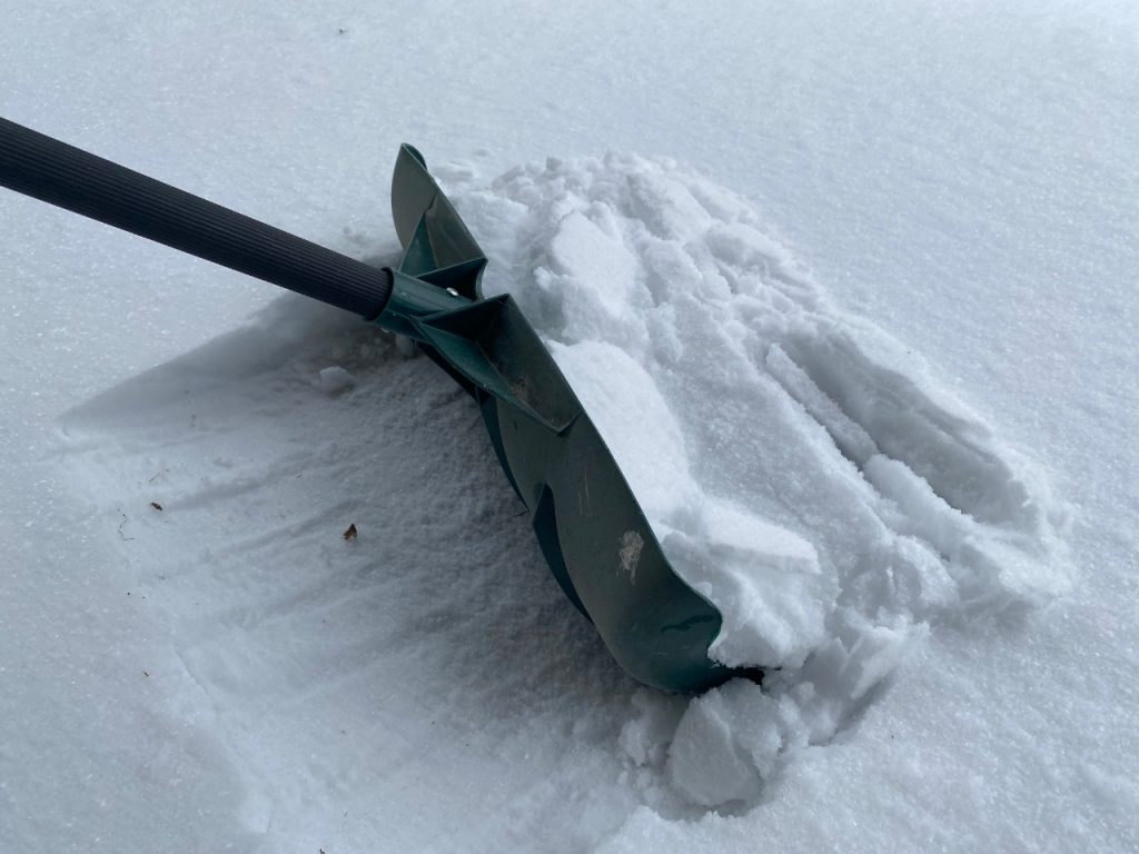 snow_shovel_2021