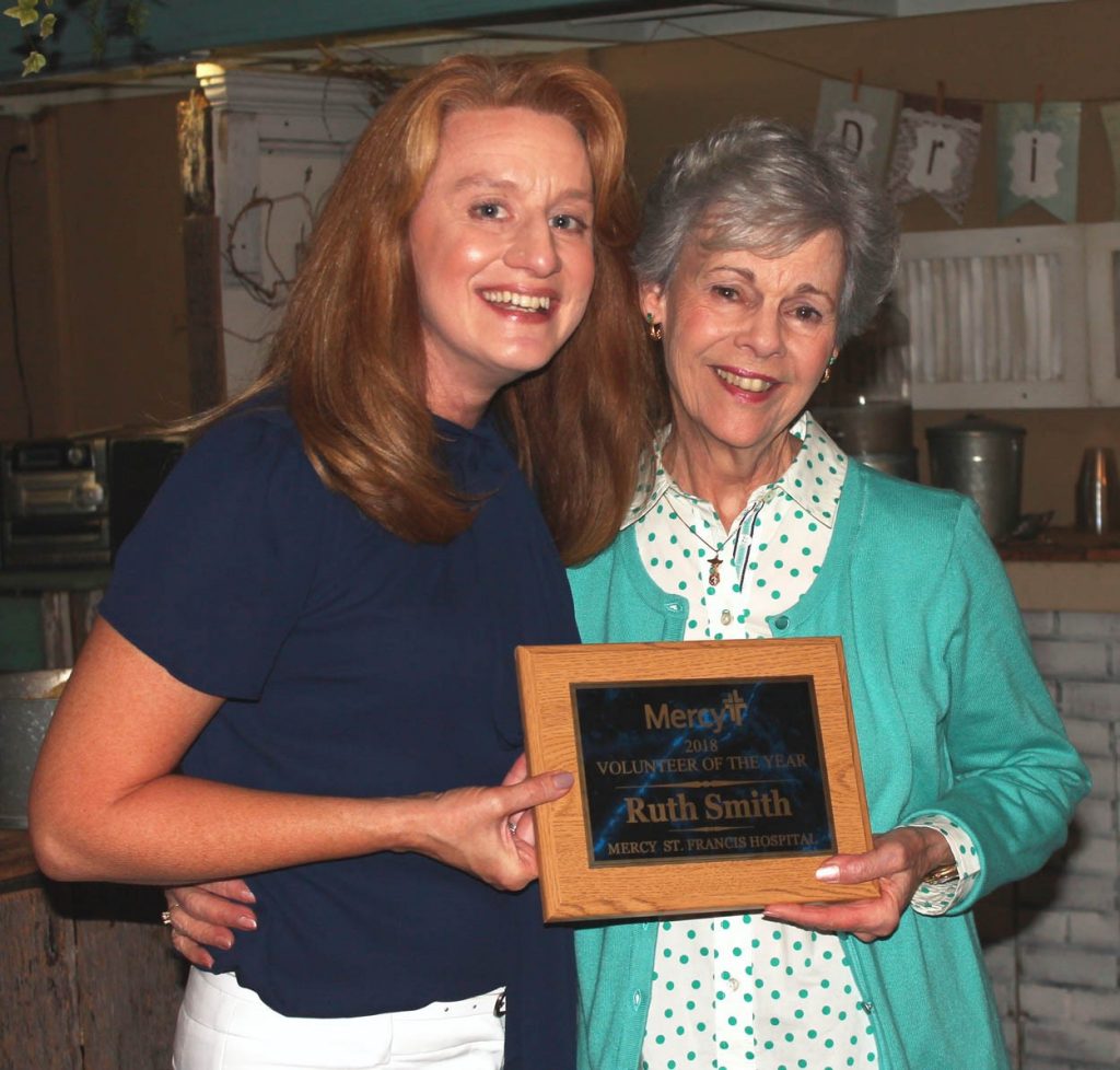 Cindy Weatherford, administrator of Mercy St. Francis Hospital, presents auxiliary member Ruth Smith with the "Volunteer of the Year" award.