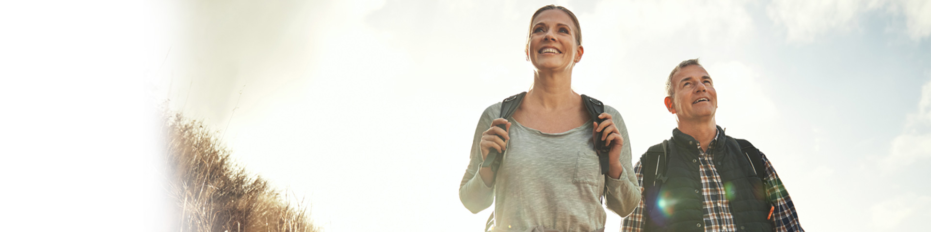 Mercy Joint Replacement CRM_FY21_Ortho_Hip_Knee_1142166567_Hiking_Couple_1920x479_1